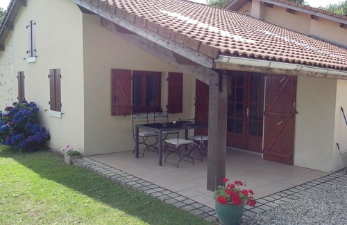 Boresse-et-Martron Cottage | Beautiful gîte in the tranquil french countryside