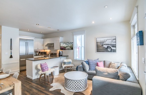 Telluride House | Beautiful Gondola District Home-1/2 blk Lifts-Skiing-Private Hot Tub!
