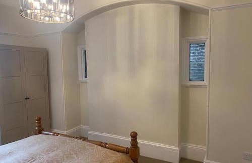Church End Apartment | Beautiful ground floor flat