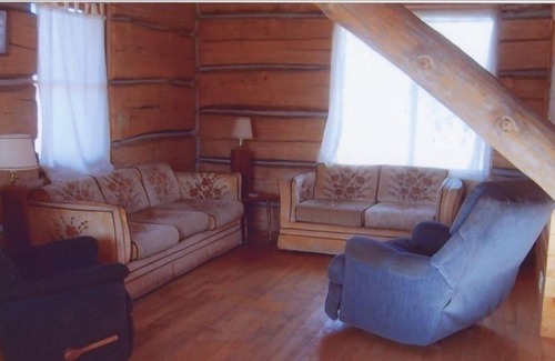 Silver Star Cabin | Beautiful Hand Built Log Cabin with Private Fishing