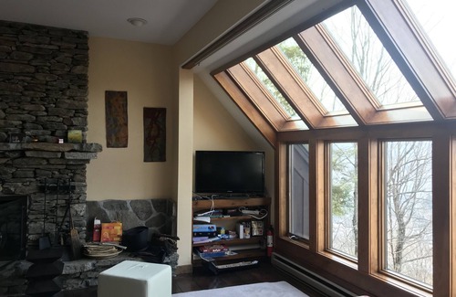 Plymouth House | Beautiful Hawk Mountain home with Mountain Views, Hot Tub and Sauna