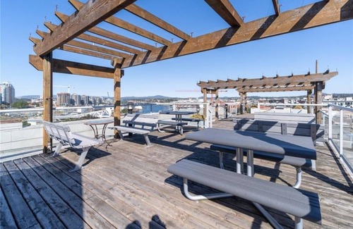 Downtown Victoria Apartment | Beautiful heritage loft in the heart of Victoria!