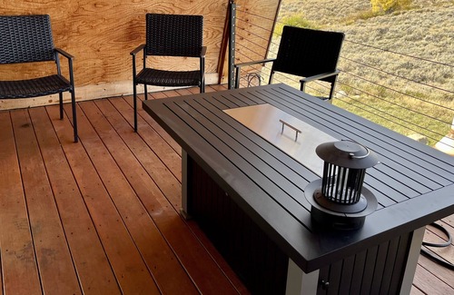 Daniel Cabin | Beautiful High End home w/hot tub, sauna, gym and game room.
