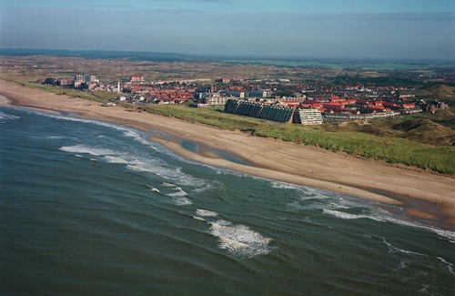Egmond aan Zee House | Beautiful holiday home with garden with 3 bedrooms for 6 people near the beach.