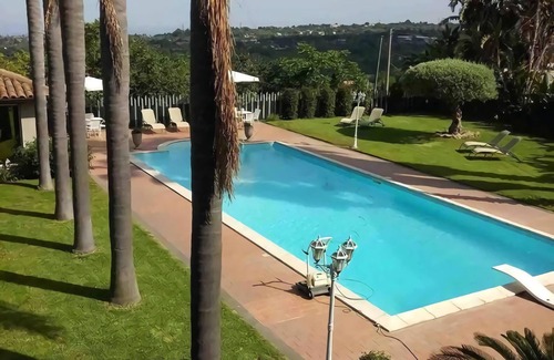 Giarre House | Beautiful holiday home in Giarre with shared pool