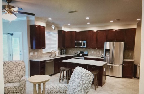Foley House | Beautiful Home~6Beds/5Baths, Prv Pool & Spa, Volleyball Ct/Pet Friendly~