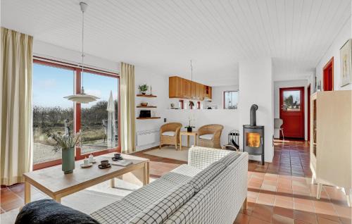 Boderne House | Beautiful Home In Aakirkeby With Wifi