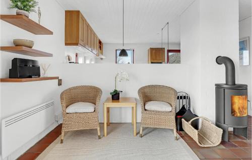 Boderne House | Beautiful Home In Aakirkeby With Wifi