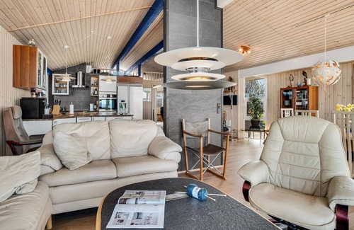 Allingabro House | Beautiful home in Allingåbro with WiFi