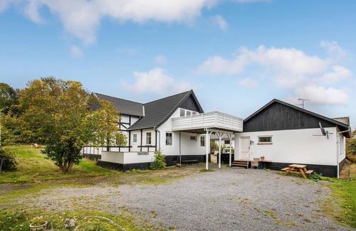 Tejn House | Beautiful home in Allinge with WiFi