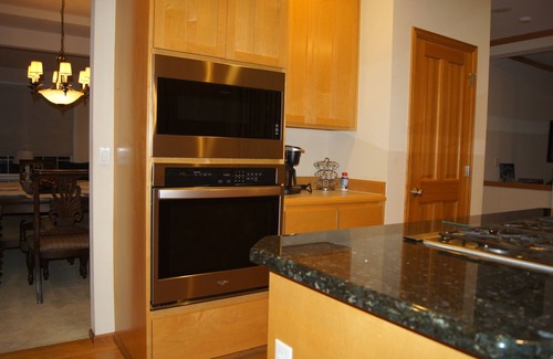 Newport House | Beautiful Home in Bellevue for family or friends to get together.