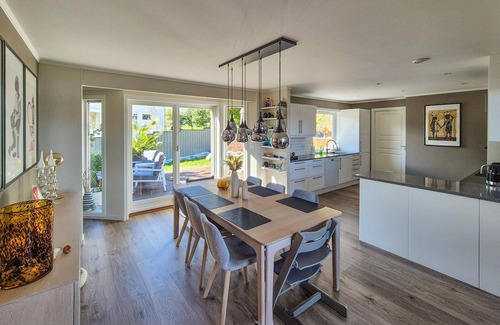 Loddefjord House | Beautiful home in Bjørøyhamn with house sea view