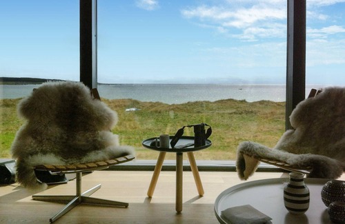 Borhaug House | Beautiful home in Borhaug with house sea view