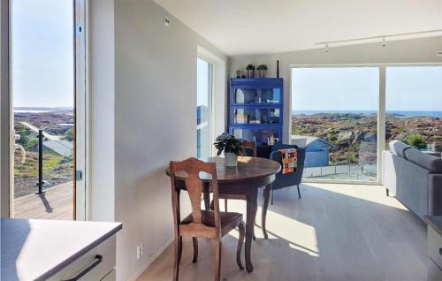 Bomlo House | Beautiful Home In Bremnes With Wifi