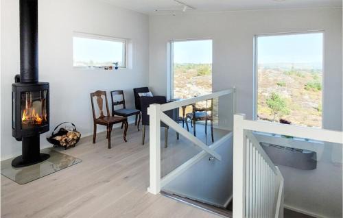 Bomlo House | Beautiful Home In Bremnes With Wifi