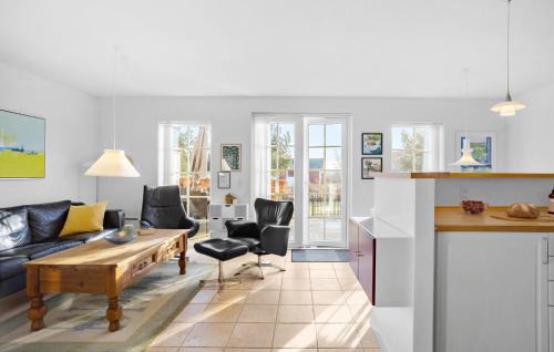 Middelfart House | Beautiful Home In Brenderup Fyn