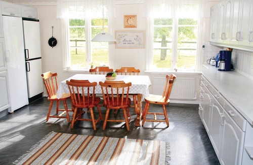 Tomten House | Beautiful home in Dalum with kitchen