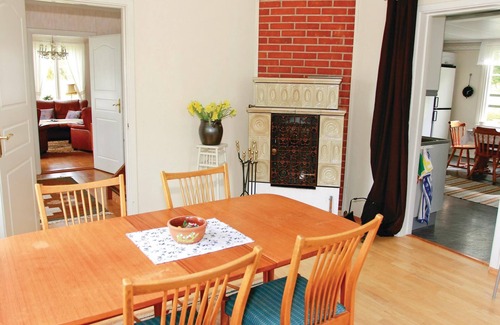 Tomten House | Beautiful home in Dalum with kitchen