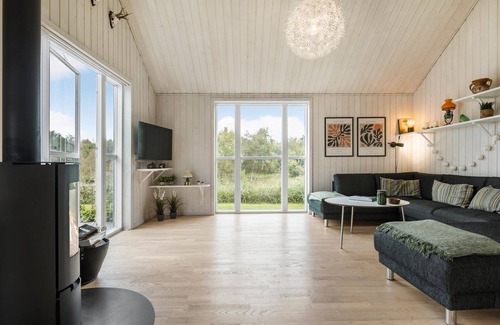 Ertebølle House | Beautiful home in Farsø with WiFi
