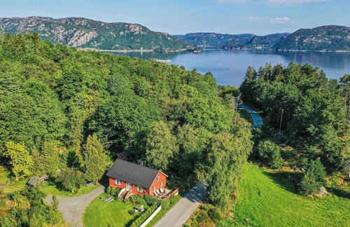 Farsund House | Beautiful home in Farsund with kitchen