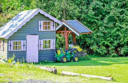 Farsund House | Beautiful home in Farsund with kitchen