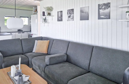 Bønnerup Strand House | Beautiful home in Glesborg with kitchen