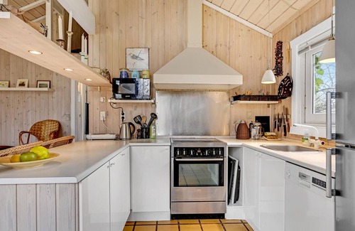 Grenaa House | Beautiful home in Grenaa with WiFi