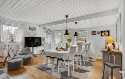 Hojby House | Beautiful Home In Højby With Wifi