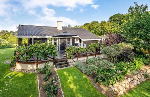 Haarby House | Beautiful home in Haarby with WiFi