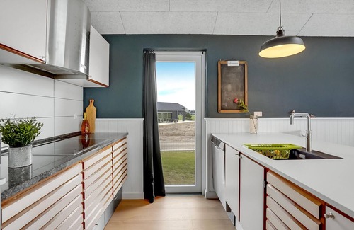 Flovt Strand House | Beautiful home in Haderslev with sauna