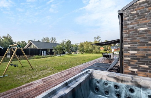 Helberskov Strand House | Beautiful home in Hadsund with sauna