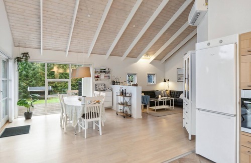 Hou House | Beautiful home in Hals with Wi-Fi