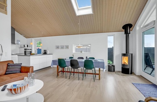 Otterup House | Beautiful home in Otterup with kitchen