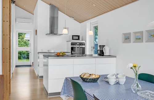 Otterup House | Beautiful home in Otterup with kitchen