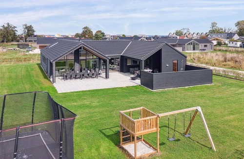 Hasmark Strand House | Beautiful home in Otterup with sauna