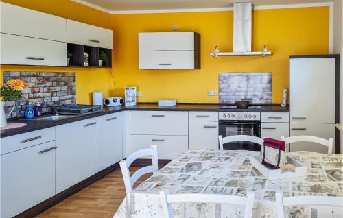 Rukieten House | Beautiful Home In Rukieten With Wifi