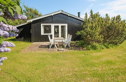 Samsø House | Beautiful home in Samsø with kitchen