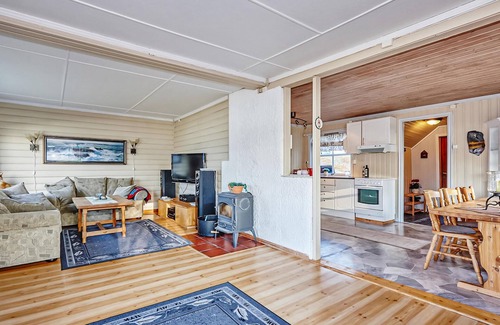 Kvaefjord Municipality House | Beautiful home in Sortland with WiFi