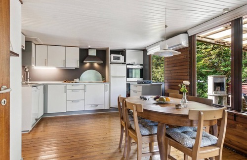 Remmer Strand House | Beautiful home in Struer with kitchen