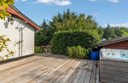 Remmer Strand House | Beautiful home in Struer with kitchen