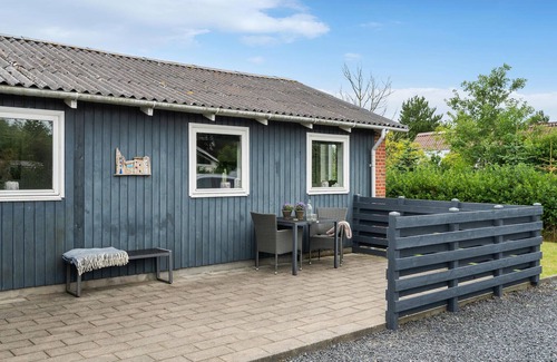 Skaven Strand House | Beautiful home in Tarm with WiFi