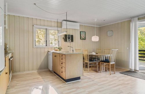 Arrild Ferieby House | Beautiful home in Toftlund with WiFi