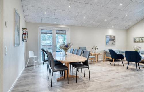 Varde Municipality House | Beautiful Home In Varde With Kitchen