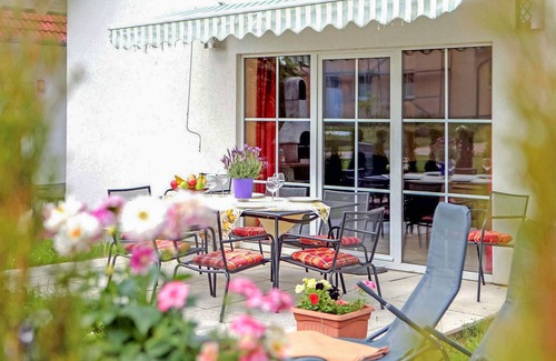 Verchen House | Beautiful home in Verchen with WiFi