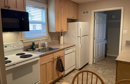 Stratford House | Beautiful Home located on Moses lake! Sleeps 12, fully gated and ready to enjoy!