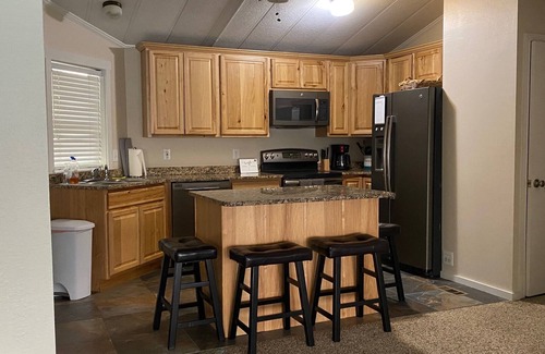 Stratford House | Beautiful Home located on Moses lake! Sleeps 12, fully gated and ready to enjoy!