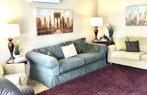 South Westside House | Beautiful Home near Downtown Olympia Entire Home 2 Bedrooms & Full Kitchen
