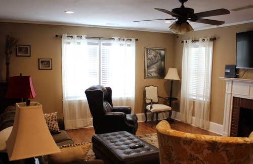 Cartersville House | Beautiful home on 20 acres in heart of Cartersville just 10 mins to Lake Point
