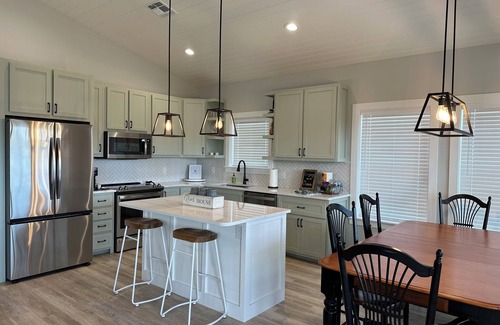 Steinhatchee House | Beautiful home on the river, mins to the Gulf; fire-pit, bar, view
