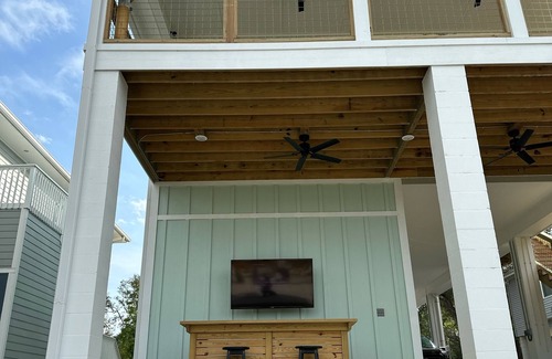 Steinhatchee House | Beautiful home on the river, mins to the Gulf; fire-pit, bar, view